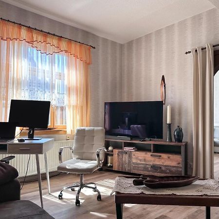 Schoene Altbauwohnung Mit Grosser Sonnenterrasse Rudolstadt Bagian luar foto