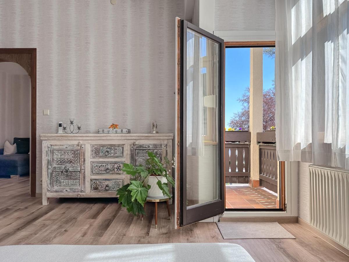 Schoene Altbauwohnung Mit Grosser Sonnenterrasse Rudolstadt Bagian luar foto