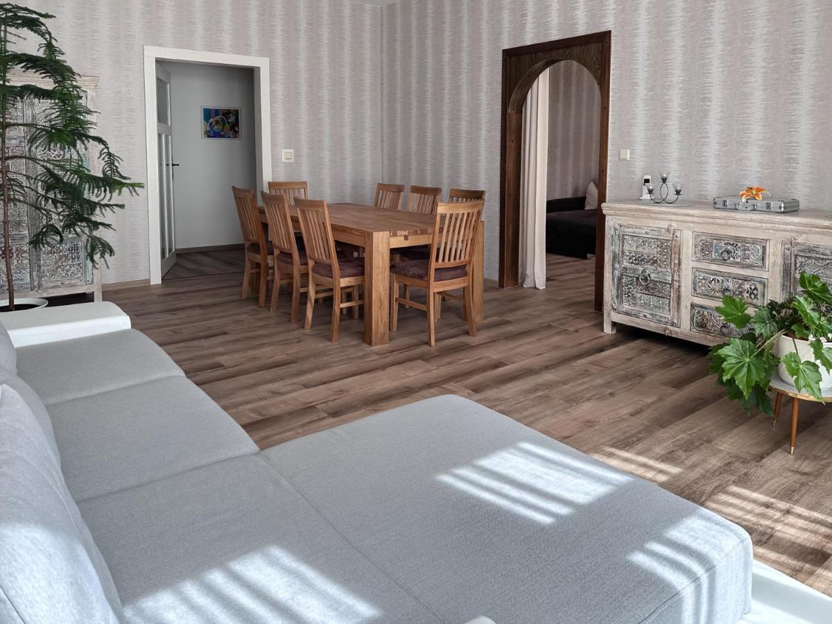Schoene Altbauwohnung Mit Grosser Sonnenterrasse Rudolstadt Bagian luar foto